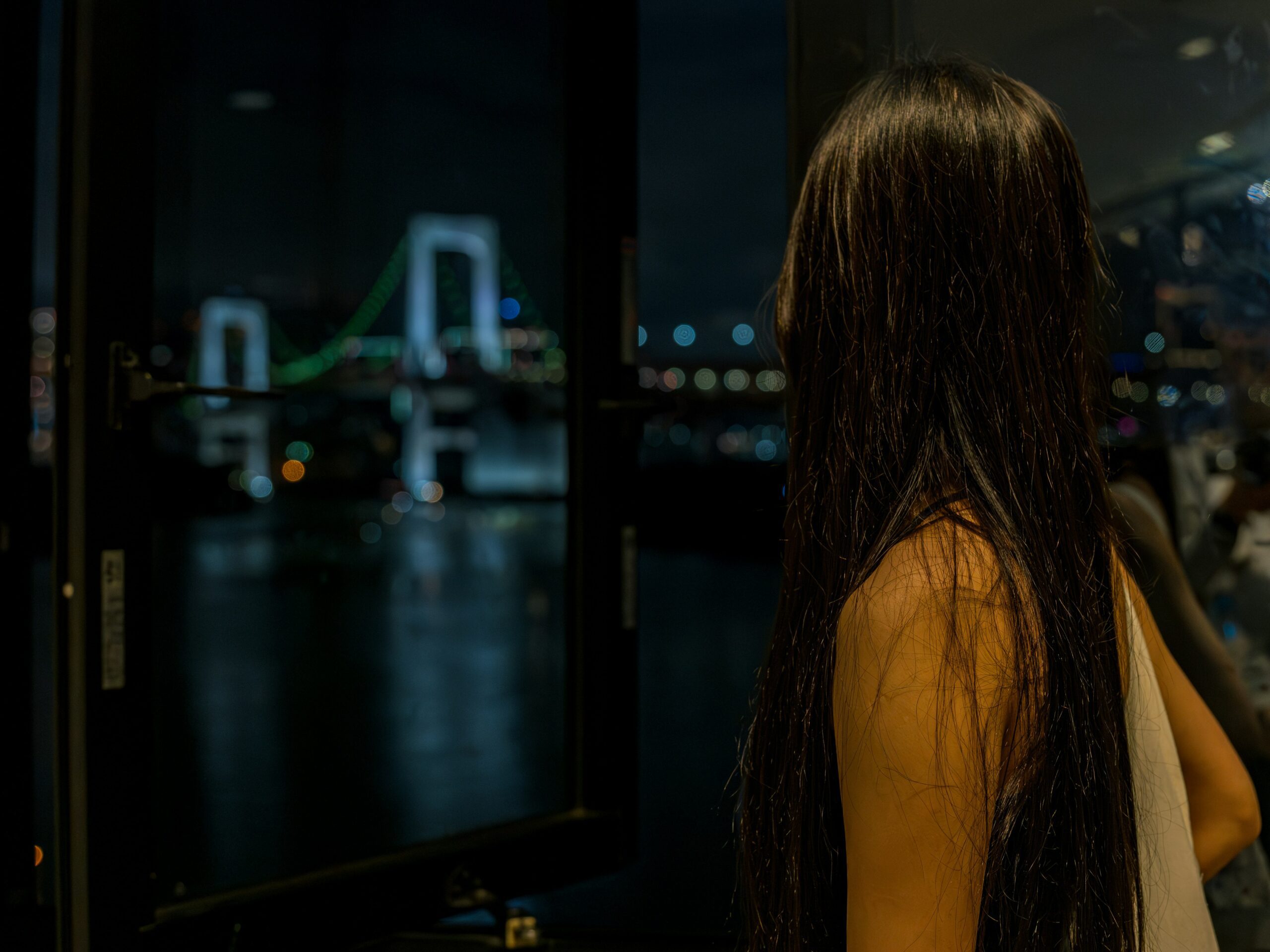 黒髪ロングはモテる？男性目線で“本命にされる女性”の共通点